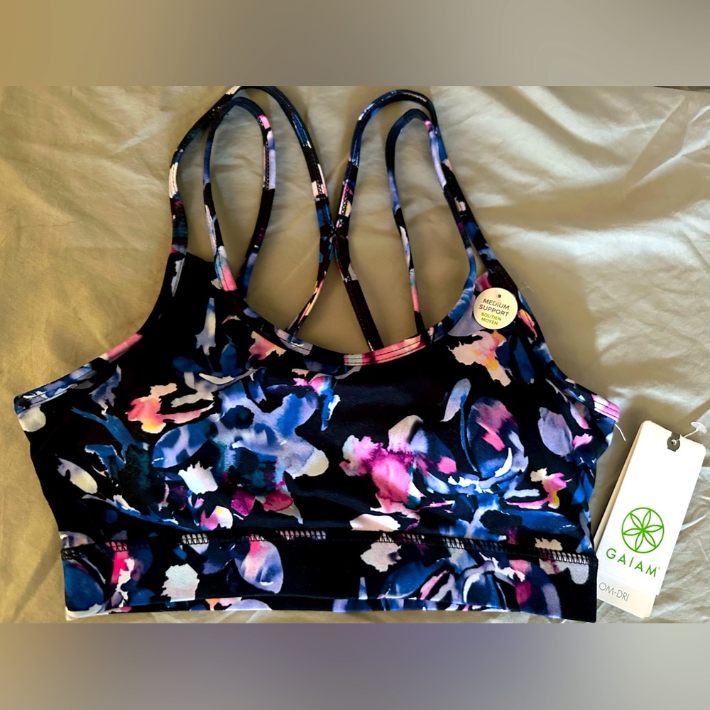 NWT Giama sports bra in XS, halter style with racer back straps and colorful